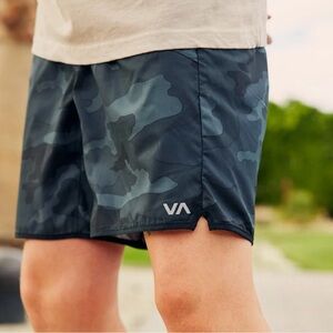 NWT RVCA boys yogger camo shorts